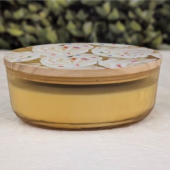 Heirloom Home Frosted Cupcake Scented 2-Wick Candle - 16.5 oz - Picture 4 of 7